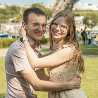 Photo couple03-07-2023: Vous hésitiez? N'hésiter plus, Manyue est une photographe pleine de vie, de bonne humeur et de professionnalisme. Elle pense à ses clients. Elle et sont collègues sont parfait pour vous si vous n'êtes pas très à l'aise avec l'idée de faire un shooting ou si vous n'en avez jamais fais. Faire un shooting avec eux c'est obligatoirement passer un bon moment. En plus de cela le rendu qualité est magnifique. La réflexion sur les photos ainsi que les idées permettent d'avoir des photos unique auquel ont n'aurait peut être jamais pensés. Je recommande fortement cette photographe de grande qualité c'est un contact essentiel à avoir dans son répertoire.. En plus de la qualité du service quelle propose le tarif n'est pas si élevé pour la prestation et elle est généreuse elle ne compte pas les secondes. C'est avec plaisir que je referais appel à leurs services. 5 étoiles c'est donc le grand minimum qu'on puisse leurs accorder Je leurs dis encore un grand Merci.--Dorian